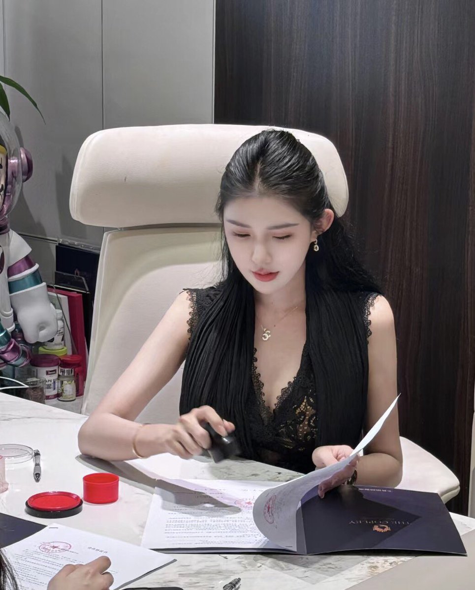 #Cryptocurrency  I am beautiful when I work hard