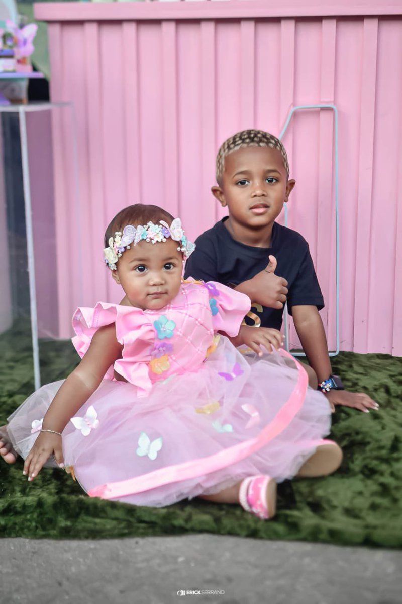 juu__0909's tweet photo. Minhas vidas. 💙💖🥰 https://t.co/t7YL7oMaDW