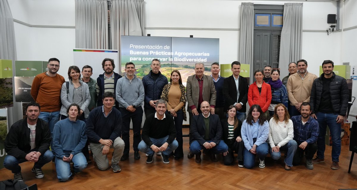 MinAgriCba's tweet photo. #BPAs I Córdoba suma “Corredores Biológicos” como práctica
♻️En el marco del programa BPAs, en conjunto con el Ministerio de Ambiente, se implementa esta iniciativa para conservar y restaurar los ecosistemas en campos productivos.🌾
➕Info 👉https://t.co/pZ0ww3Jjgo https://t.co/87kbLWAnF4