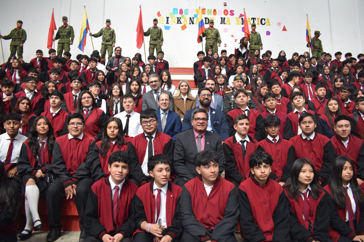 Gobernación del Azuay (@goberazuay) on Twitter photo Junto a Gustavo Ayala, viceministro de <a href="/Educacion_Ec/">Ministerio de Educación, Deporte y Cultura</a>, dimos la bienvenida al nuevo periodo lectivo en el #Azuay con delegaciones de 30 centros educativos y autoridades de <a href="/EducacionZ6_Ec/">Educación Zonal 6</a>.
¡Un total de 132.904 estudiantes ya están en clases!
#ElNuevoEcuador 🇪🇨 Junto a Gustavo Ayala, viceministro de <a href="/Educacion_Ec/">Ministerio de Educación, Deporte y Cultura</a>, dimos la bienvenida al nuevo periodo lectivo en el #Azuay con delegaciones de 30 centros educativos y autoridades de <a href="/EducacionZ6_Ec/">Educación Zonal 6</a>.
¡Un total de 132.904 estudiantes ya están en clases!
#ElNuevoEcuador 🇪🇨