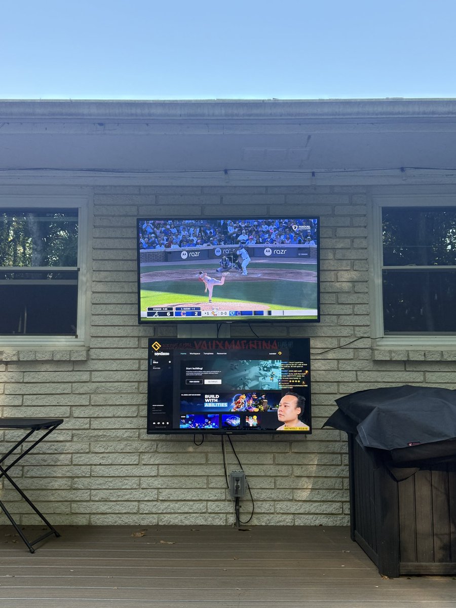GoWest927's tweet photo. Watching the @Braves &amp; @Cubs play and @Au24KAY streaming some @VoxEdit on @TheSandboxGame  #laborday https://t.co/jf4h5hio3U
