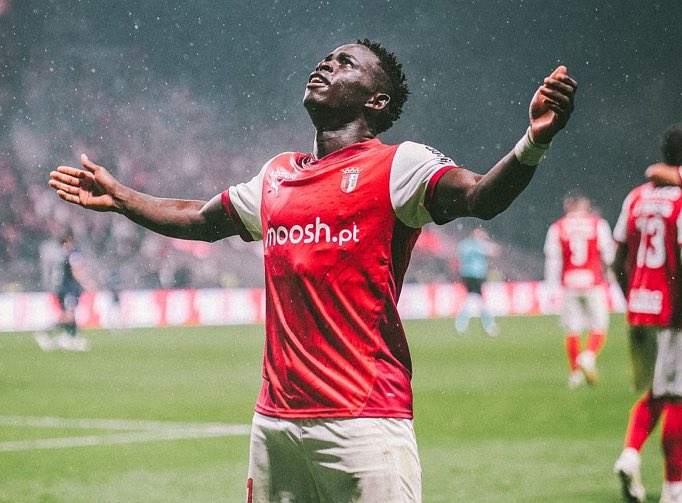 🚨🚨🚨

BREAKING:

Rúben Amorim pushed for Man Utd to sign Roger Fernandes — a versatile talent who can play both winger and RWB.

#MUFC