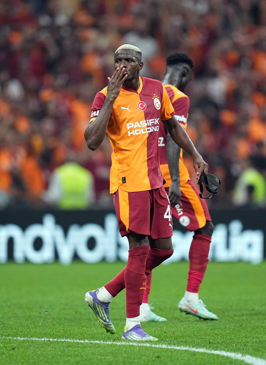 PanenkaSport's tweet photo. Galatasaray, kulüp tarihinin en pahalı transferlerini bu yaz gerçekleştirdi.

🦁Victor Osimhen - 75 milyon euro
🦁Uğurcan Çakır - 33 milyon euro
🦁Wilfried Singo - 30.7 milyon euro https://t.co/ThgOE5xZVQ