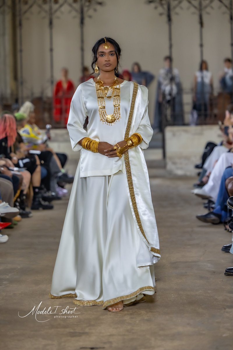 Simmykanda's tweet image. Modelling for Areeb - Heer Graduate Collection !
