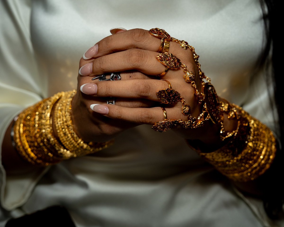 Simmykanda's tweet image. Modelling for Areeb - Heer Graduate Collection !