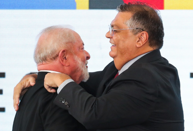 LunaBambam74's tweet photo. Não gostar de Bolsonaro é uma coisa. 
Agora achar normal Zanin, Dino e Moraes julgarem ele é outra coisa.
FIM DO ESTADO DEMOCRÁTICO DE DIREITO! https://t.co/AbxYBf97zB