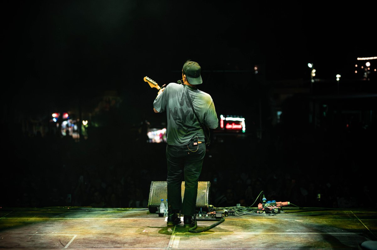 A veces tengo tiempo de sacar la camara y disfrutar un ratito, esta vez con <a href="/LAtheband/">L.A.</a>