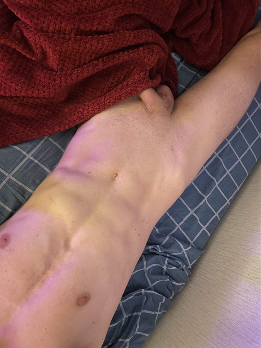 Після такого #хтивийпонеділок лягаю спати хтивим і голим
Принагідно — перекличка: хто теж спить без одягу? (можна з пруфами😅)