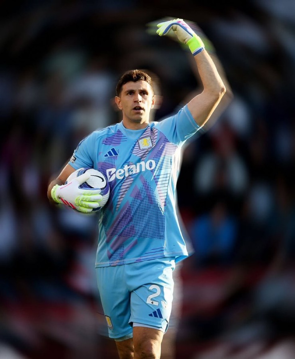 🚨 Aston Villa would have required a transfer fee of over £30M for Manchester United to secure Emi Martínez.

[<a href="/lauriewhitwell/">Laurie Whitwell</a>,<a href="/TheAthleticFC/">The Athletic | Football</a>]