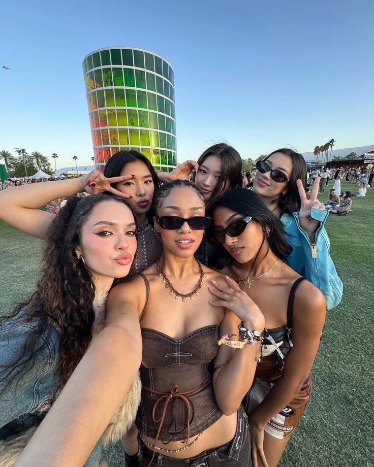 katzcrave's tweet photo. So there's this global girl group....... https://t.co/H71hmIZHoc