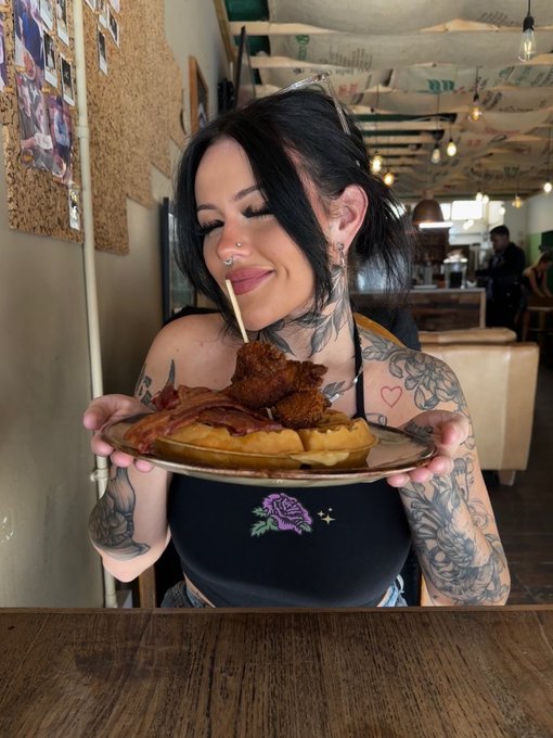 Watch NIAMH VELVET 55% OFF's leaked NSFW photo on TwXstars