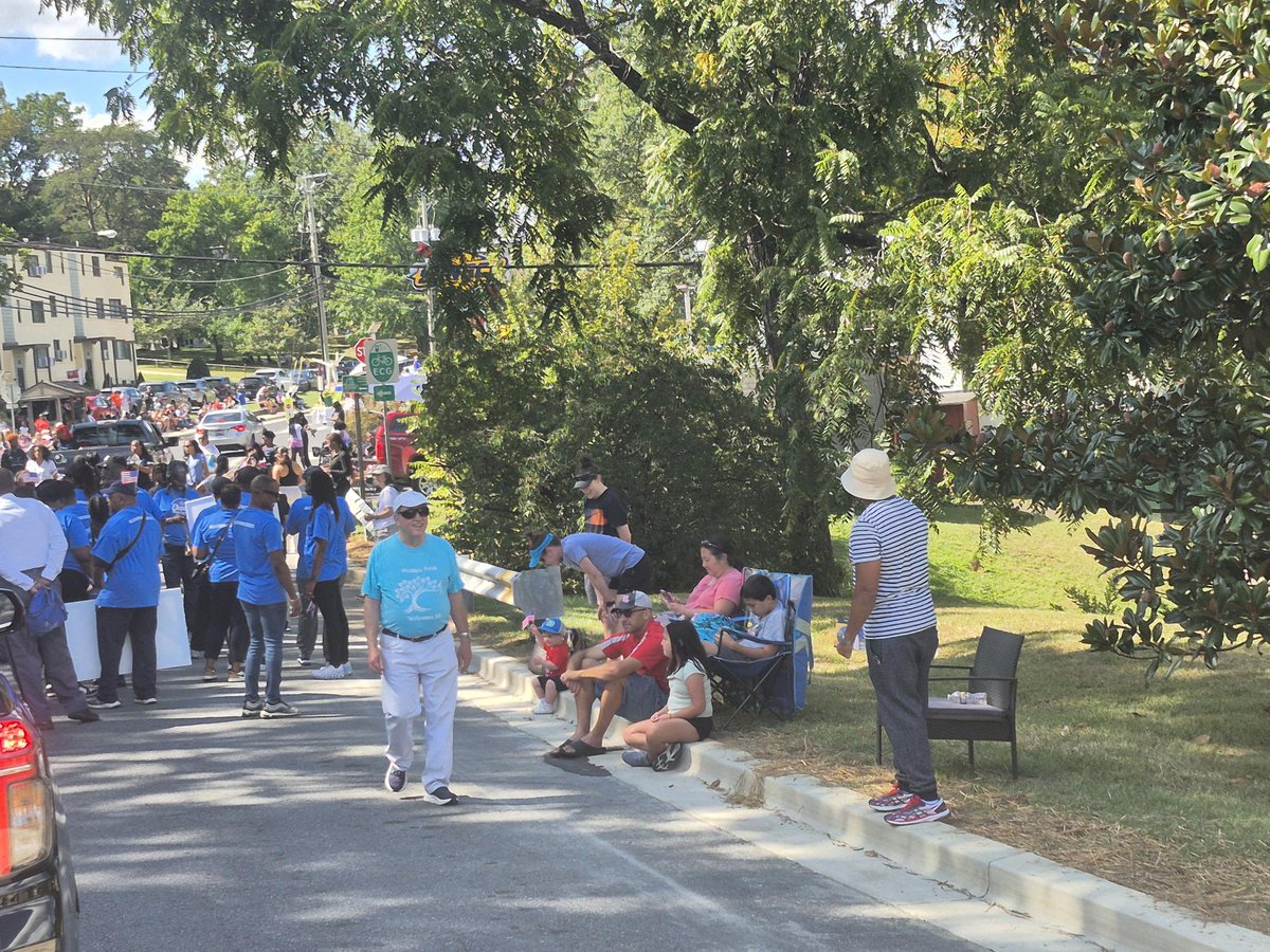 PGCountyOEM's tweet image. We want to wish you a Happy Labor Day. Our Director of Emergency Management Rease joins residents at the Greenbelt Labor Day Parade held today.

#elevateprincegeorges #pgstrong