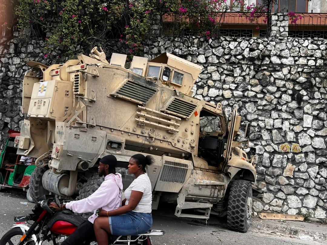 La distance et la durée des opérations à Kenscoff devront commander aux forces de sécurité de raccourcir leurs lignes de soutien. Cela ne fait aucun sens de remorquer un blindé en panne jusqu'en ville pour le réparer. 7 unité logistique devrait se située entre Fermathe et Laboule