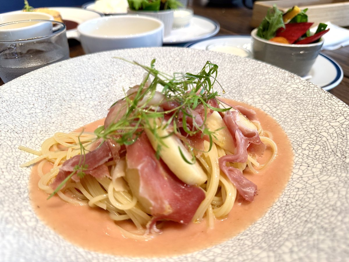 moka_idolbuu's tweet photo. おはもかです☀️
夏休みに、
#MINIE のお隣にある #ULO さんで
ランチ してきたよ🍽♡
桃と生ハムの冷製パスタ🍑✨
見た目もピンクで可愛くてとっても美味しかった〜っ🥰
桃がなくなり次第終了のメニューなので
気になる方はお早めに👀
今日もいってらっしゃい🫶🏻
#福井グルメ
#ほくりくアイドル部 https://t.co/fZpP4CiXrA