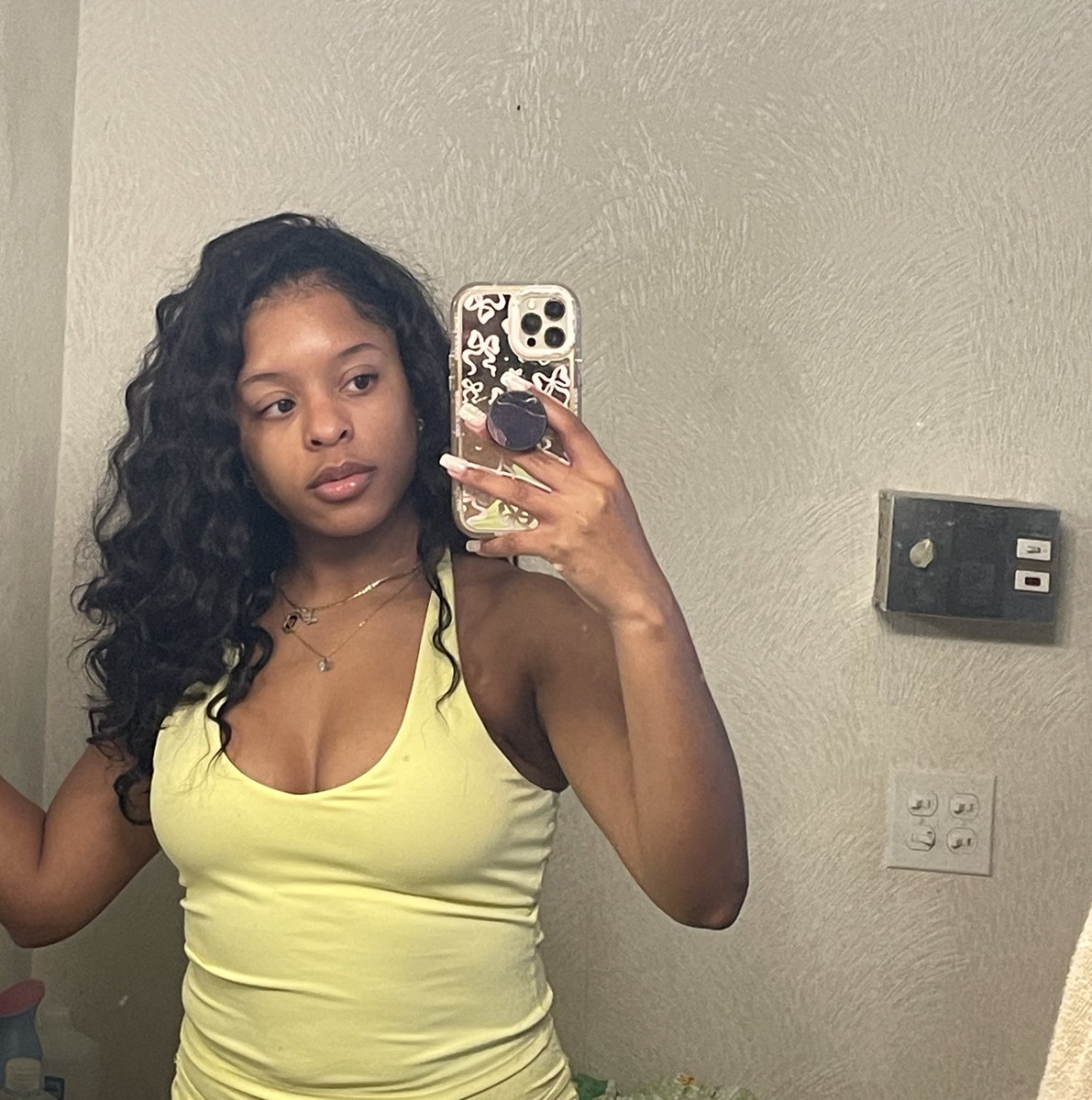 one of wun 💐 tweet media