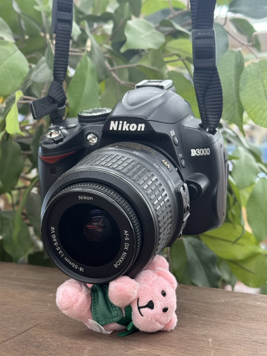 Nikon D3000 一眼レフ　標準レンズ、カメラバッグ付 Amazon | Nikon デジタル一眼レフカメラ D3000 レンズキット