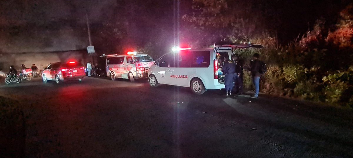 BOMBEROS MUNICIPALES DE MIXCO (@bomberosm_mixco) on Twitter photo #INFORMACION2025| 🇬🇹
#BOMBEROSMUNIMIXCO
#Accidentes_de_Transito
Km 18.5 Ruta a Ciudad Quetzal
Conductor de vehículo atropelló a tres motoristas, con signos y síntomas de fractura, los <a href="/BomberosM_Mixco/">BOMBEROS MUNICIPALES DE MIXCO</a> trasladan a dos motoristas al Igss 7/19 #INFORMACION2025| 🇬🇹
#BOMBEROSMUNIMIXCO
#Accidentes_de_Transito
Km 18.5 Ruta a Ciudad Quetzal
Conductor de vehículo atropelló a tres motoristas, con signos y síntomas de fractura, los <a href="/BomberosM_Mixco/">BOMBEROS MUNICIPALES DE MIXCO</a> trasladan a dos motoristas al Igss 7/19