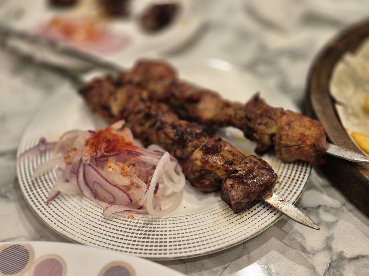 샥슬릭을 먹으면서 작당모의했습니다.