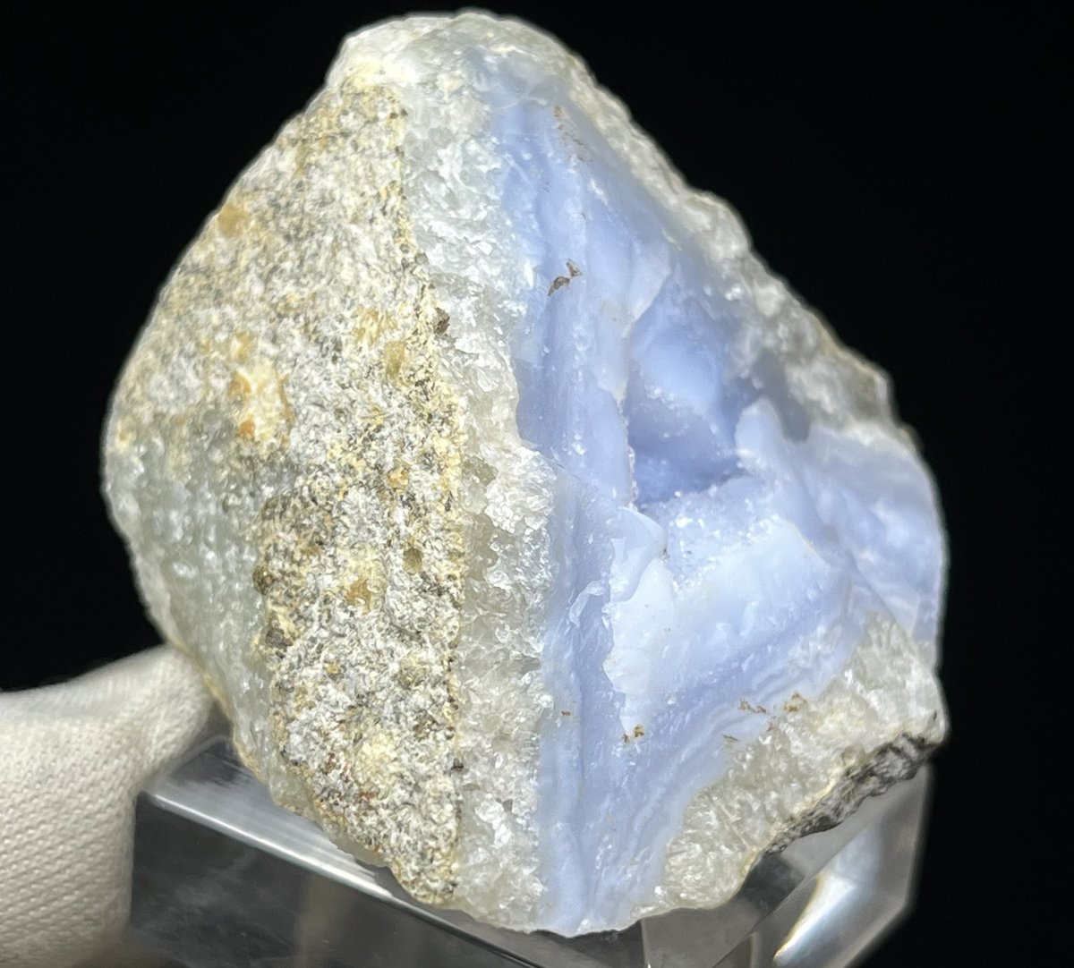 なかなかピンと来るブルーレースアゲートに出会えないのですが、こちらは即買付け案件でした。
9月鉱物デーにて。