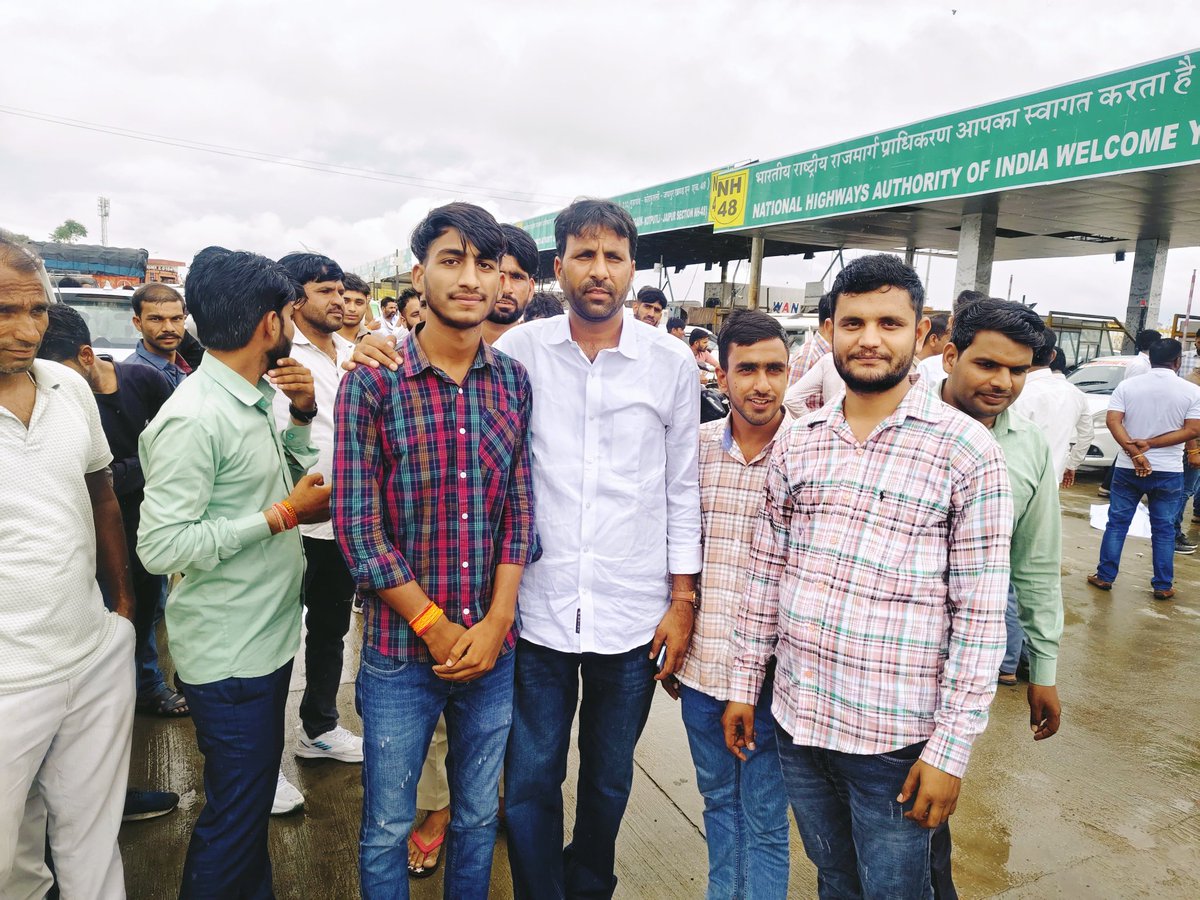 PURAN GURJAR (पायलट का परिवार) (@purangurjar77) on Twitter photo युवाओं की हितेषी, गरीब किसान मजदूर की आवाज बड़े भाई श्री रोहतास जी बढ़ाना के जन्म दिवस अवसर पर युवा साथियों के साथ शामिल होकर शुभकामनाएं दी।
कल का यह जनसैलाब बता रहा था, आने वाला भविष्य आपका अति उत्तम है।
अपनों नेता रोहिताश भढ़ाणा❤️💕
<a href="/RohitashBhdana/">Rohitash Bhadana Shahpura</a> <a href="/SachinPilot/">Sachin Pilot</a>
<a href="/Rajsthanikaka/">राजस्थानी काका 💪🙏</a> युवाओं की हितेषी, गरीब किसान मजदूर की आवाज बड़े भाई श्री रोहतास जी बढ़ाना के जन्म दिवस अवसर पर युवा साथियों के साथ शामिल होकर शुभकामनाएं दी।
कल का यह जनसैलाब बता रहा था, आने वाला भविष्य आपका अति उत्तम है।
अपनों नेता रोहिताश भढ़ाणा❤️💕
<a href="/RohitashBhdana/">Rohitash Bhadana Shahpura</a> <a href="/SachinPilot/">Sachin Pilot</a>
<a href="/Rajsthanikaka/">राजस्थानी काका 💪🙏</a>