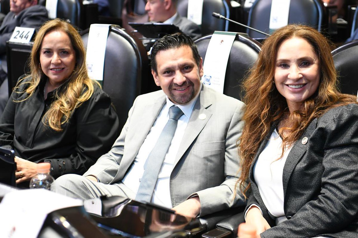 Gina Campuzano (@gina_campuzano) on Twitter photo Arranca un nuevo capítulo en el Senado: el segundo año del periodo ordinario de sesiones.
Desde <a href="/AccionNacional/">Acción Nacional</a> y como senadora por Durango, reafirmo mi compromiso de trabajar con honestidad, cercanía y convicción, siempre defendiendo lo que más importa: las familias mexicanas. Arranca un nuevo capítulo en el Senado: el segundo año del periodo ordinario de sesiones.
Desde <a href="/AccionNacional/">Acción Nacional</a> y como senadora por Durango, reafirmo mi compromiso de trabajar con honestidad, cercanía y convicción, siempre defendiendo lo que más importa: las familias mexicanas.