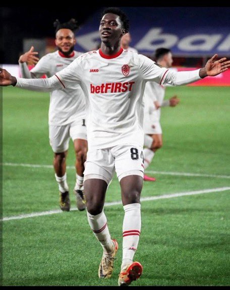 ماذا لو وقع الاتحاد مع 

روجر فيرنانديز

محمدو دومبيا 

هل ستكون راضي صديقي الاتحادي 💛