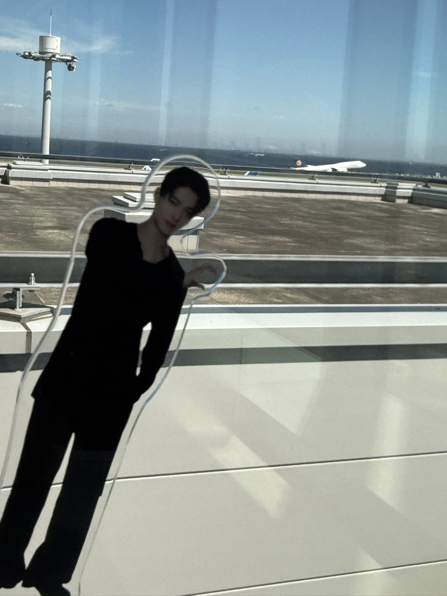 kisaragi201502's tweet photo. 皆さまご心配くださりありがとうございます😭
今羽田空港に戻ってターミナルに待機してます
エアラインの説明では機材を変更して今夜23時過ぎに再度パリに向けて飛ぶそうです
何とか3日の公演前までにはパリに着けると嬉しいですが
無事に着けるよう祈ってます
#ENHHYPEN 
#ENHYPEN_NI_KI https://t.co/2jH1aPIq4Z