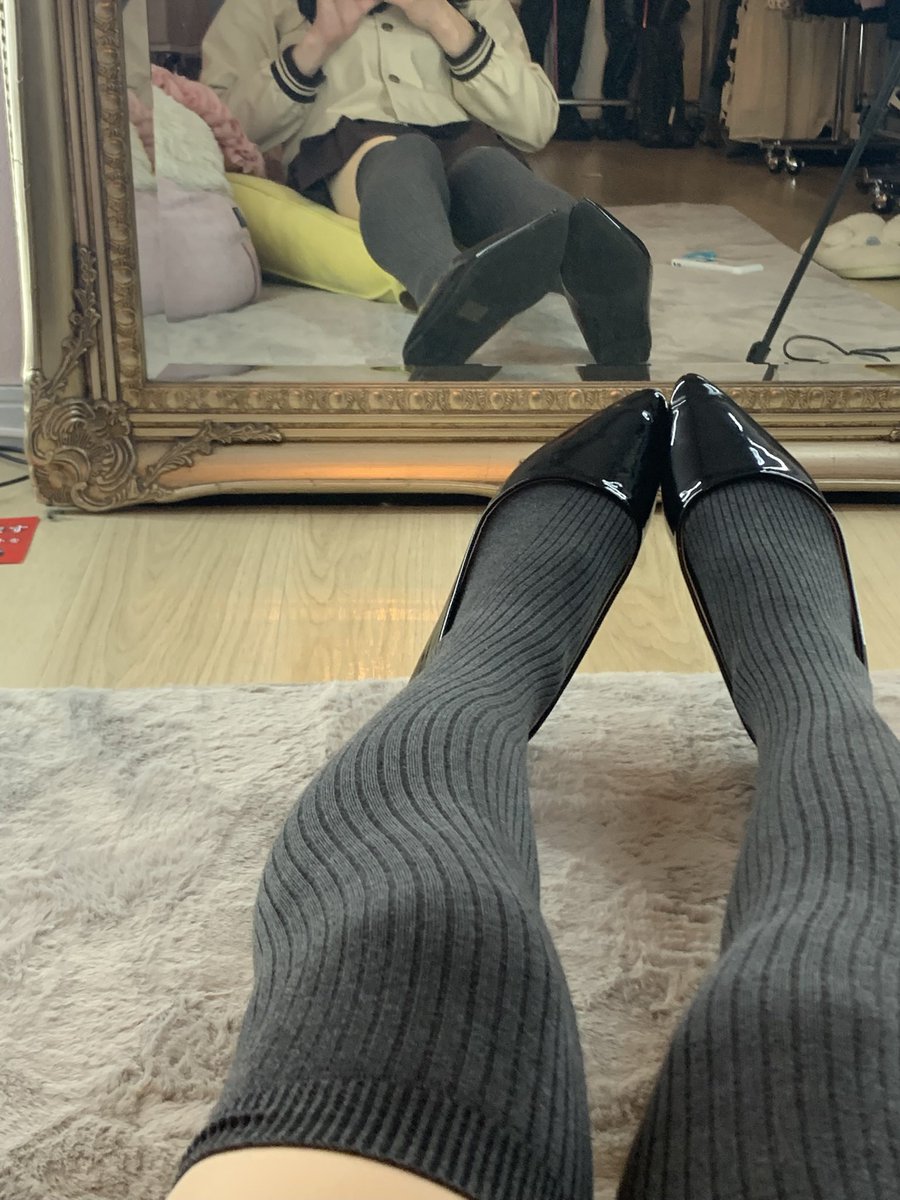 少し前に初めて<a href="/coswitch5/">こすいっち | 無人女装ワンルーム個室🐰</a> さんに行ってきました
可愛い衣装たくさんありすぎて夢のような空間でした
私が持ってるグレーのニーハイにこの制服似合いすぎて色んな写真撮っちゃった
また早く行きたいなぁ〜

#コスイチ　#ニーハイ　#女装・男の娘　#制服