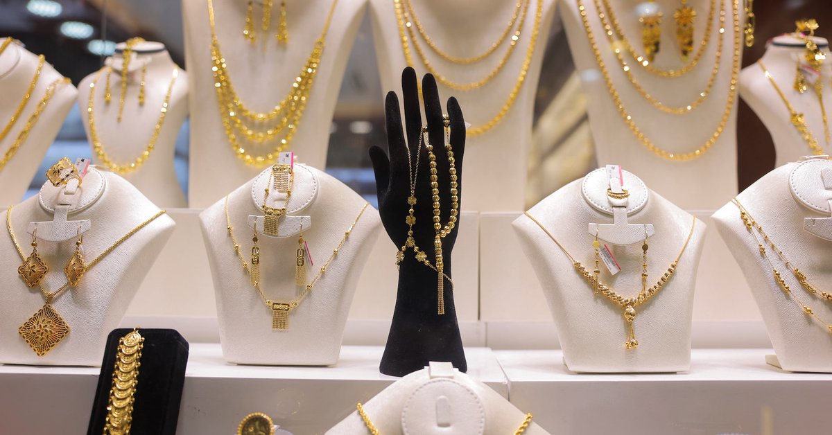 📈 Gold surged to a fresh all-time high, extending gains for a sixth straight session. A softer U.S. dollar and mounting expectations for a rate cut this month are lifting the metal’s appeal. 

Spot prices rose 0.5% to $3,492.26 after touching a record $3,508.50. December futures