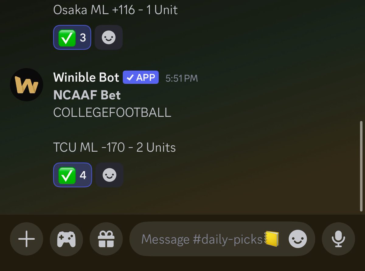 ManOfTheLibrary's tweet image. 8 straight college football winners. Join the Discord. I’m locked in. NFL this week. 🐸 

If 9 new people join my Discord I’ll go to the NFL Game in Brazil this week and post the winning bet for it as well. #LivingLibrary 🇧🇷