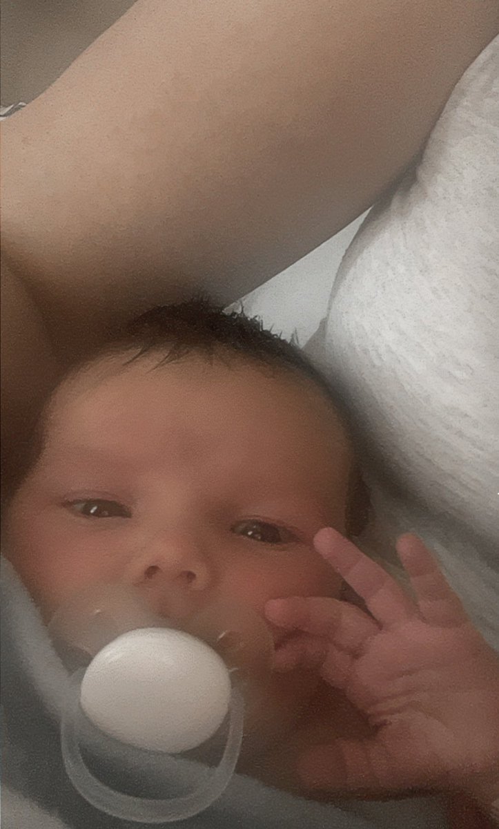 a_lipsss's tweet image. I birthed the cutest chunk, she says hello, can’t believe in two days she’ll be 3 weeks old 🤗
#stopgrowing #myshmoopsiepoo