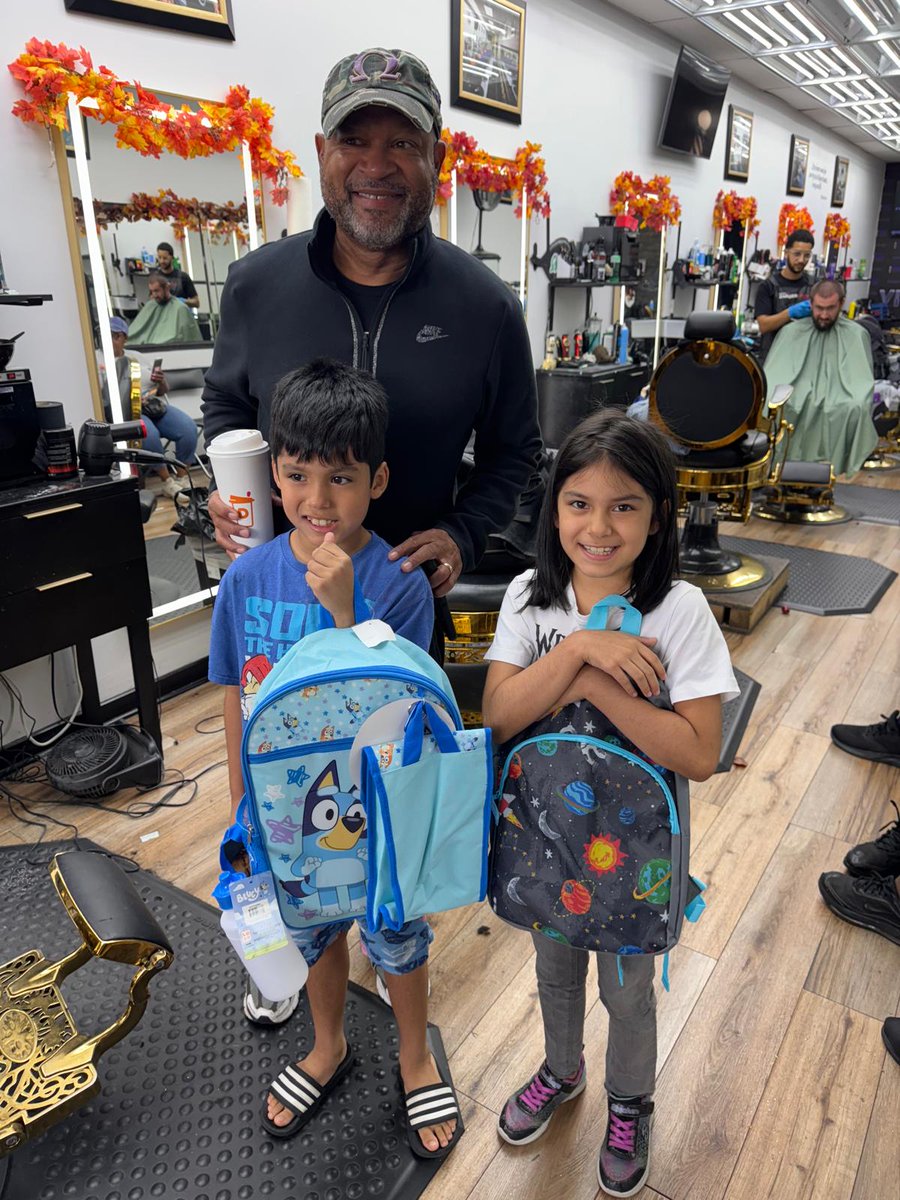 BenjieWimberly's tweet photo. I want to thank the House of Experts, Zone6ix & Lambda Upsilon @OfficialOPPF for partnering with me for my Annual Free Haircuts & Bookbags for Back to School today! #Wimberly4Senate #HouseofExperts #Zone6ix #LU1951 https://t.co/4bRBUqp1rh