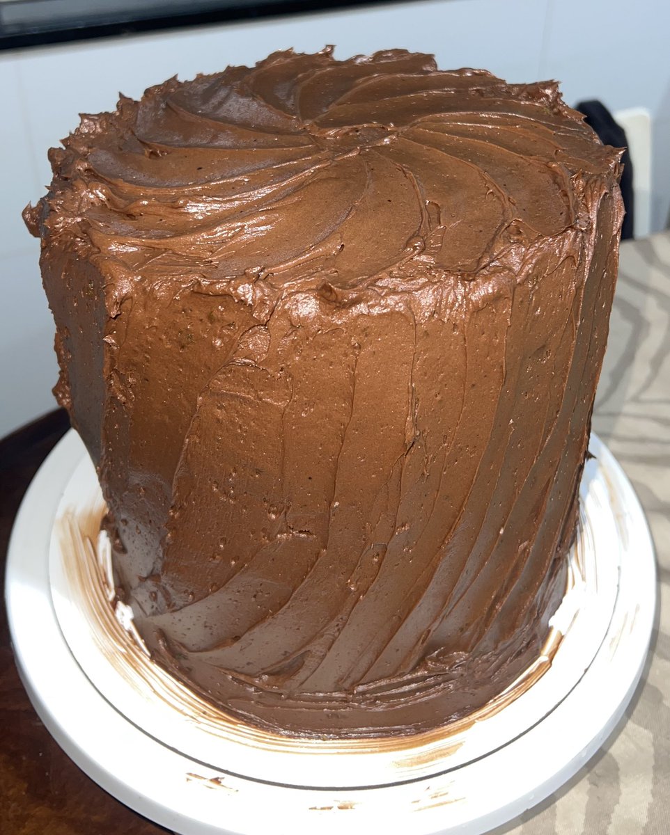 jpnederl1's tweet photo. feliz aniv-BOLO DE CENOURA DE 4KG VERDE 

                                                                   (cor favorita de mainha é verde) https://t.co/z2AyjI99t9