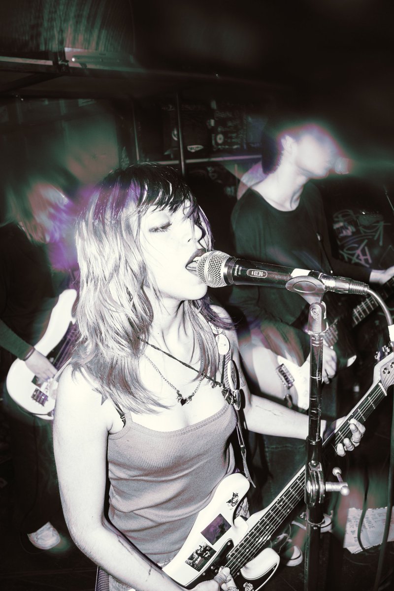 aylu CONOCÍ A FRANK IERO🖤 tweet media