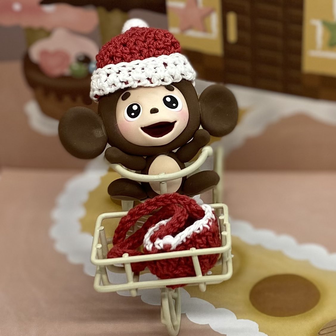 🫠クリスマスソング🎄🎅🎶を毎日聴いて暑い夏を乗り切る我が家って変？😂
クレイチェブちゃんもクリスマスシーズンが待ち遠しい❄🎅🎁

#チェブラーシカ #粘土細工    #クリスマスが待ち遠しい #cheburashka