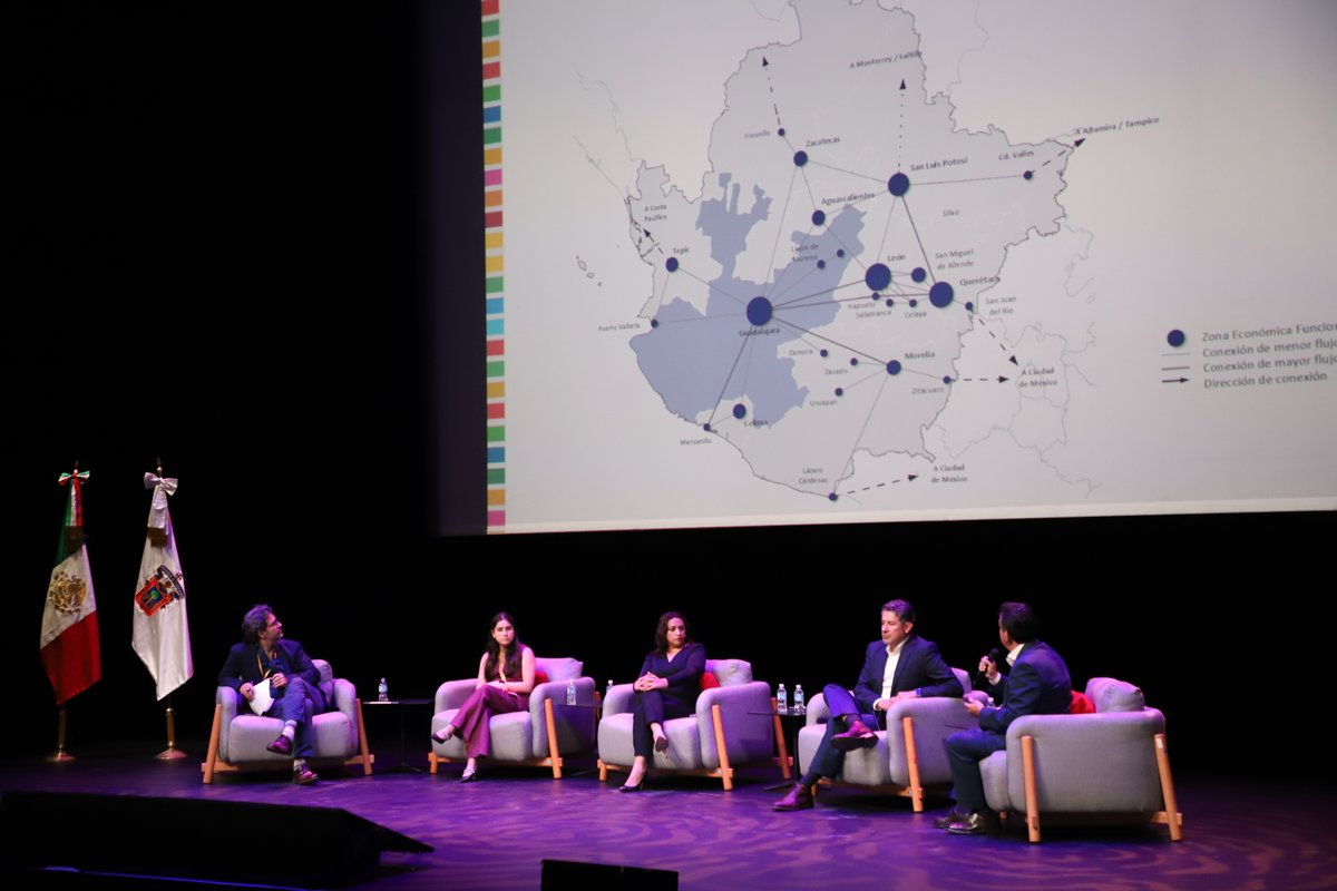 Asistí al conversatorio “Los nodos que sostienen Equipamiento e Infraestructura”, en el marco del Encuentro “Habitat Latam, ciudades que sienten” organizado por la <a href="/udg_oficial/">Universidad de Guadalajara</a>.

Un espacio de reflexión que nos recuerda la importancia de pensar las ciudades desde la educación, la