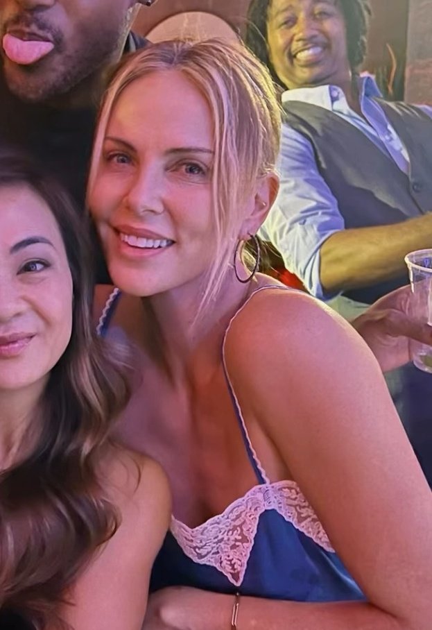 어디서튀어나올지모르는 샤를덕질판
갑자기 댄스스튜디오서텨나옴