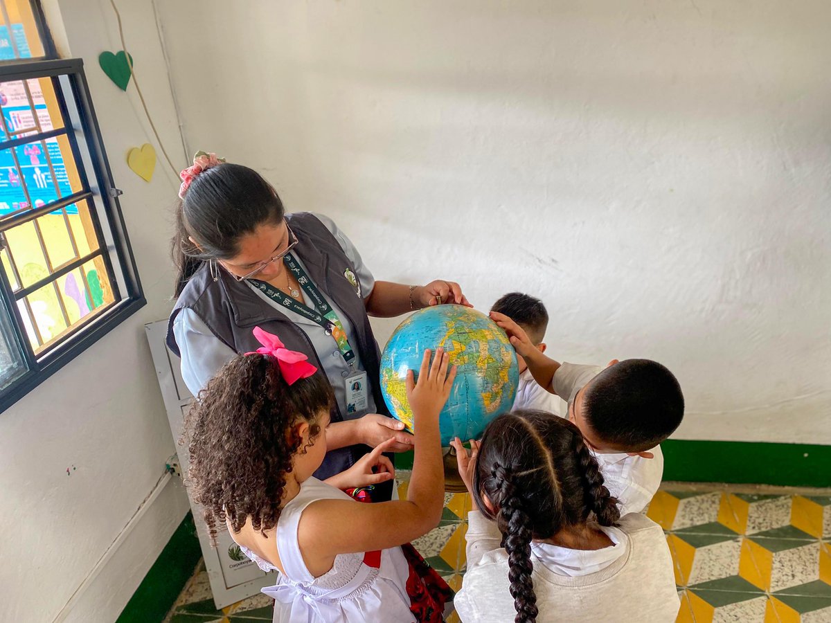 Brindamos educación ambiental para niños y niñas de nuestra jurisdicción. 

Visitamos a los estudiantes de la I.E.T. Miraflores con quienes, a través de la participación, fomentamos la reflexión sobre el ahorro del agua y el cambio climático en nuestros ecosistemas estratégicos.