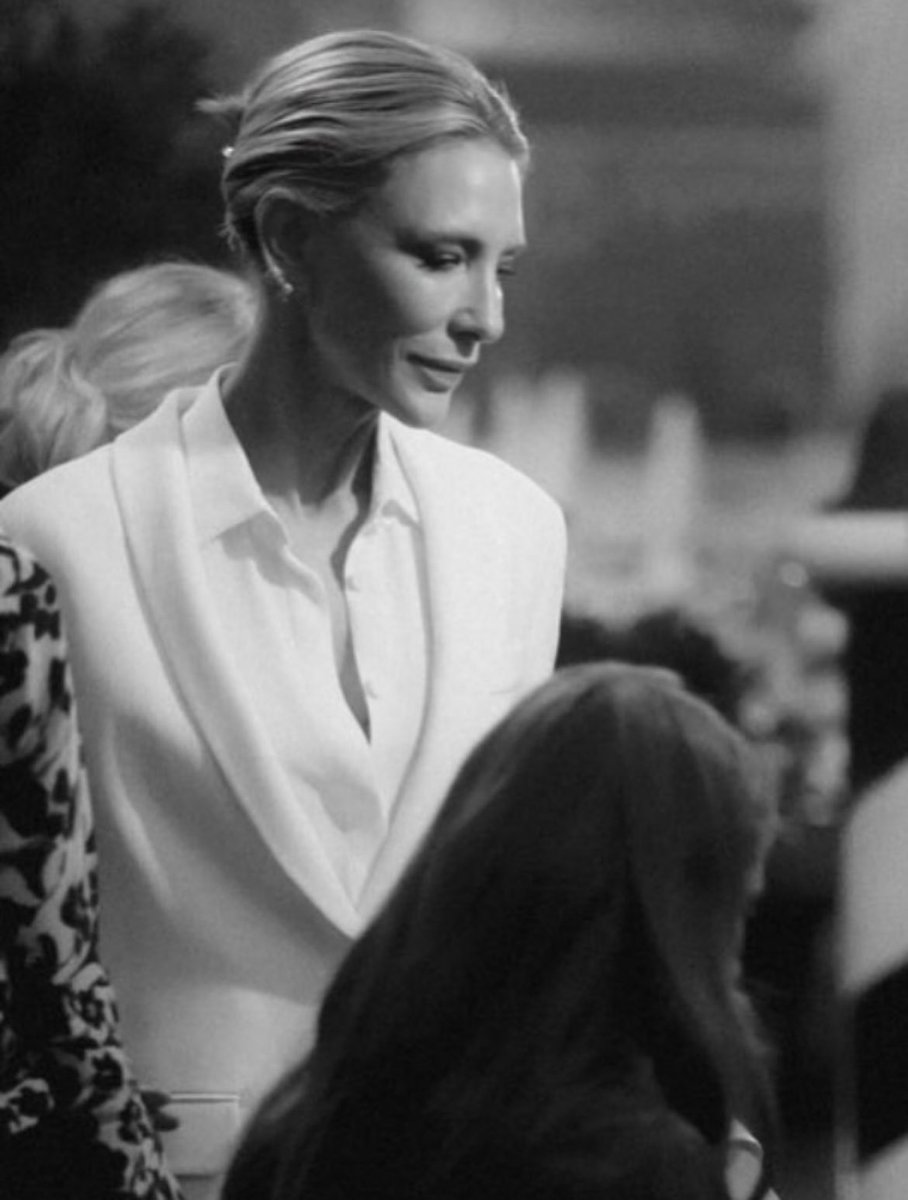 Cate Blanchett photographed by dfphoto_ 

Go to instagram @ dfphoto_

Makeup marygreenwell 
Hair nicolaclarkecolour