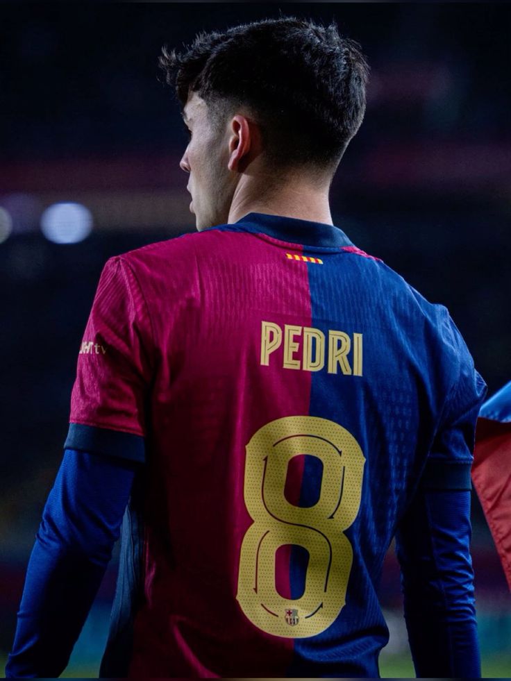 - Hace todo bien en cada partido
- Ningún mal gesto
- 0 polémicas 
- Soporta lo que no está escrito
- El mejor del mundo en su posición 
- Da todo por el escudo

Y le vais a recriminar que no mencione a rapha en el BDO? De donde coño salís vosotros? Ya me jodería eh