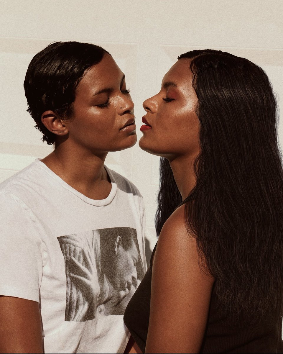 peter_devito's tweet image. Ayo About To       Ayo Wearing Stussy
Kiss Other Ayo    In Dorm Bathroom
(2020)                  (2016)