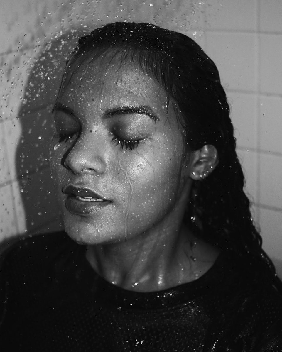 peter_devito's tweet image. Ayo About To       Ayo Wearing Stussy
Kiss Other Ayo    In Dorm Bathroom
(2020)                  (2016)