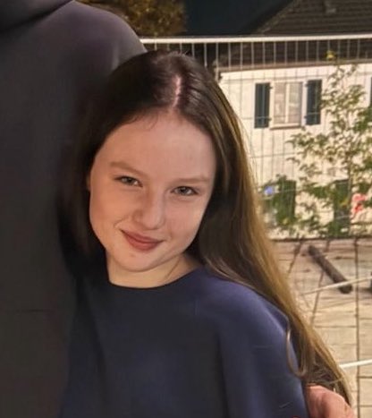 itchyhaybitchy's tweet photo. i cannot believe this girl isn’t related to early 2010s jennifer lawrence https://t.co/wQHv1xqCdj