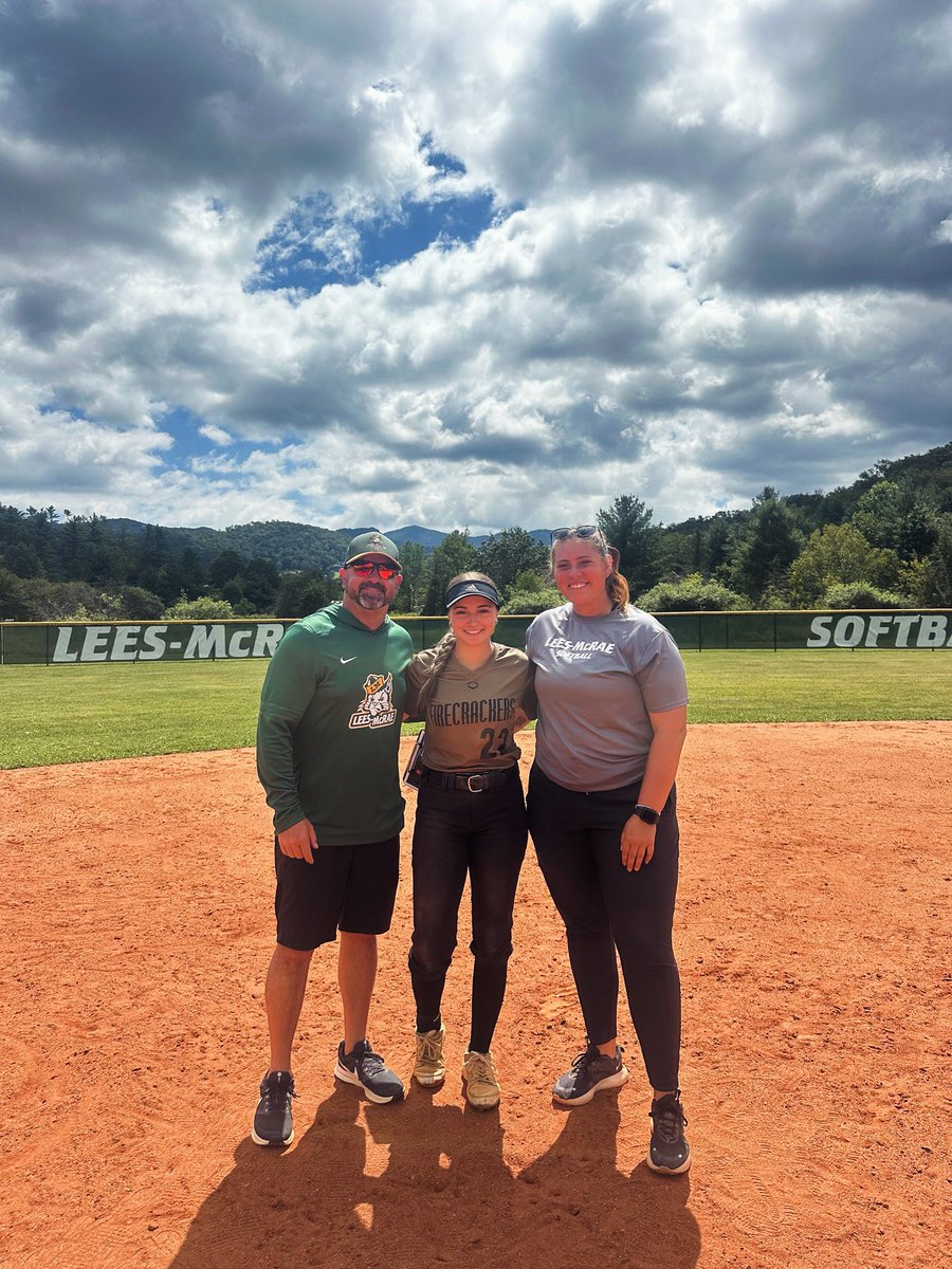 FC_Hooks's tweet image. B🧨G Shoutout to Addison Neuens (2027) for attending Lees-McRae College prospect camp today!
Thank you, Coach Josh Bumgarner!
@LMC_Softball @Jbum42 @Firecrackersinc @CoastRecruits @LineDsoftball @ncsa