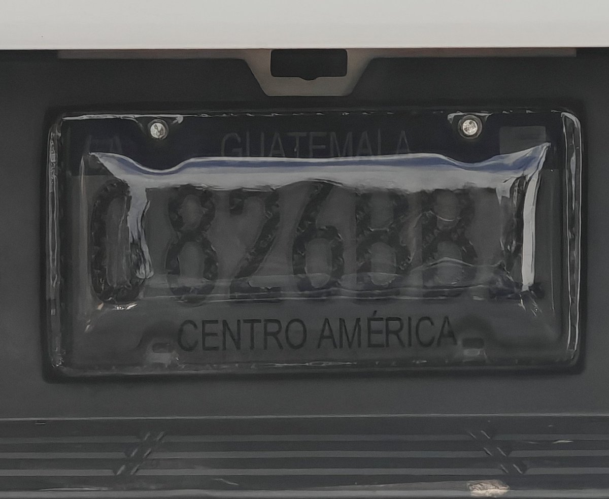 Vehículo Hilux con palas oficiales tapadas, cuál es la intención o el motivo para tapar si son vehículos del estado de Guatemala. <a href="/GuatemalaGob/">Gobierno de Guatemala 🇬🇹</a> <a href="/BArevalodeLeon/">Bernardo Arévalo</a> <a href="/MPguatemala/">MP de Guatemala</a>