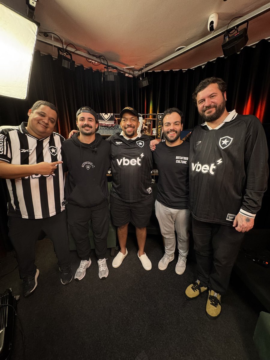 Caímos e voltamos na reta final da live, mas o importante foi entregar mais um episódio foda!

Dupla Botafogo TV, Gabiru Kadu, voltem sempre, amigos! E boa sorte nessa reta final de temporada 🔥