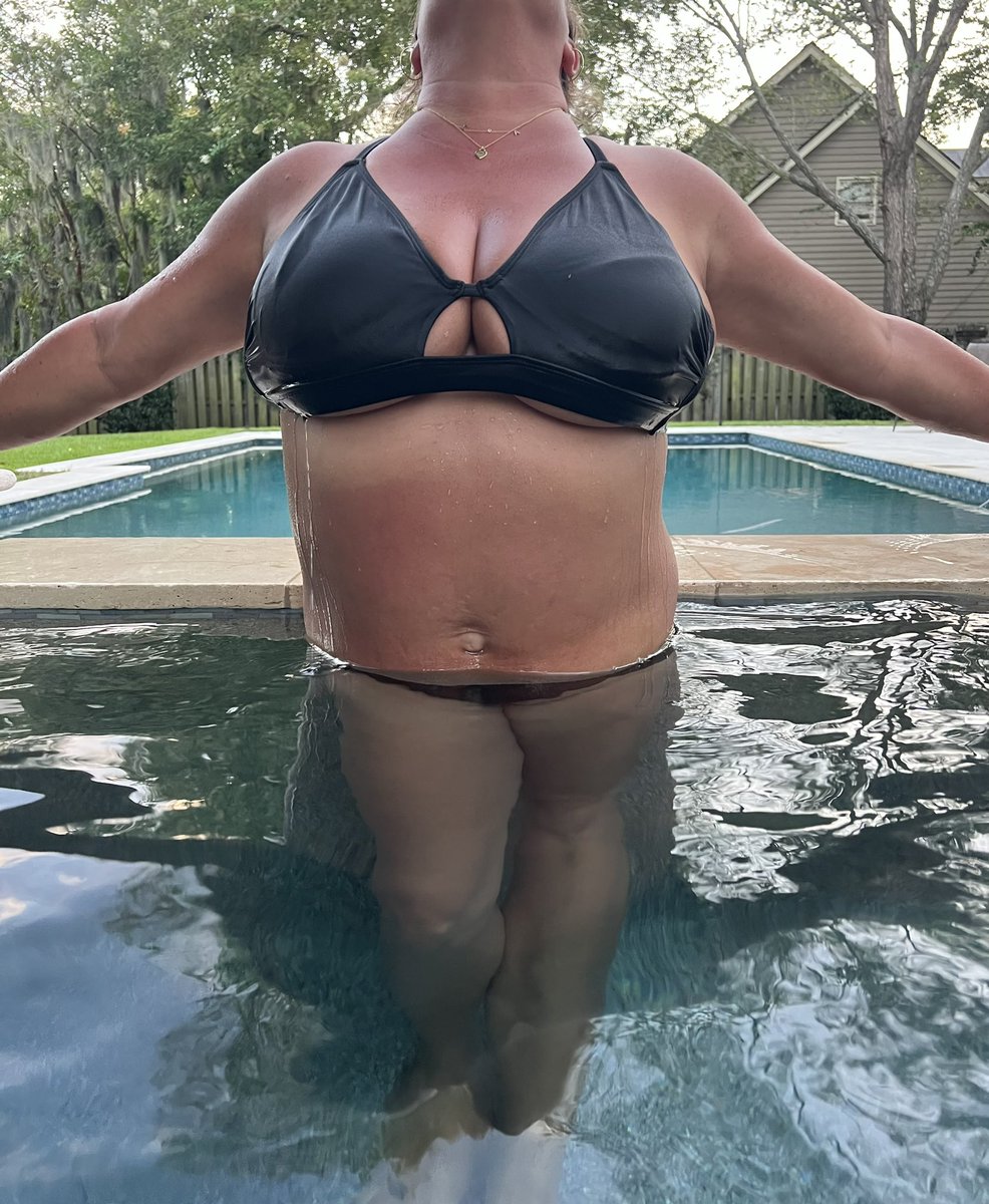 Back home, relaxing in spa and waiting on the game🥰❤️😘