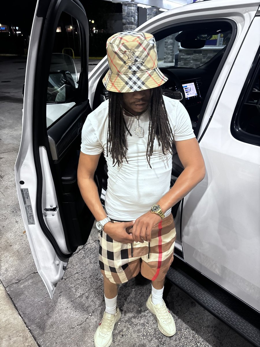 ceo_jmack's tweet photo. Stay fresh to death 💧 https://t.co/Mi28qXDIaA