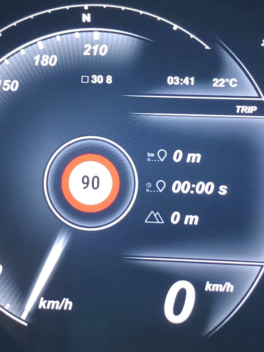 gz570's tweet photo. 車の外気温で朝は22℃だったのが今はもう31℃
気温の上がり方がエグい https://t.co/w6wKavlbTr
