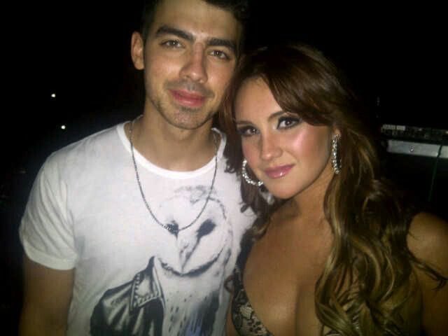 swiftsep's tweet image. tomara, joe jonas amigo de dulce maria estamos esperando, o rbd precisa de vc